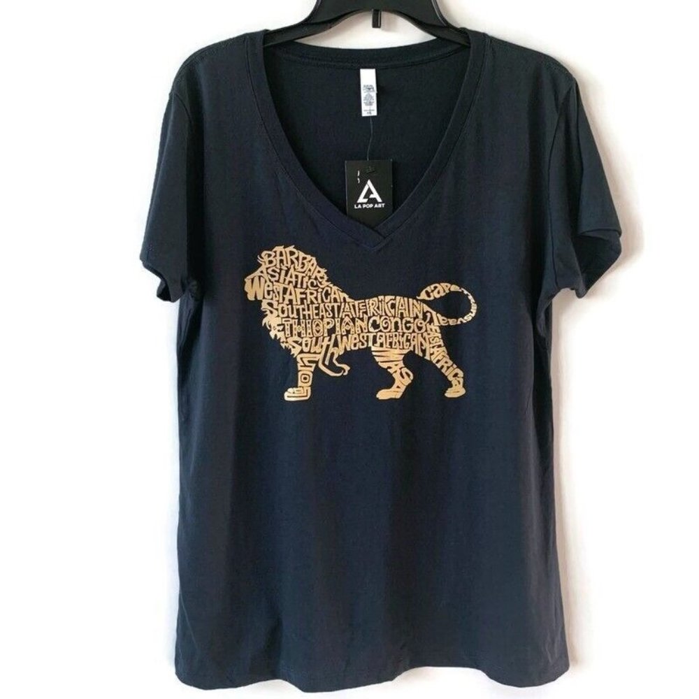 LA POP ART Women's Premium Word Art T-Shirt - Lion